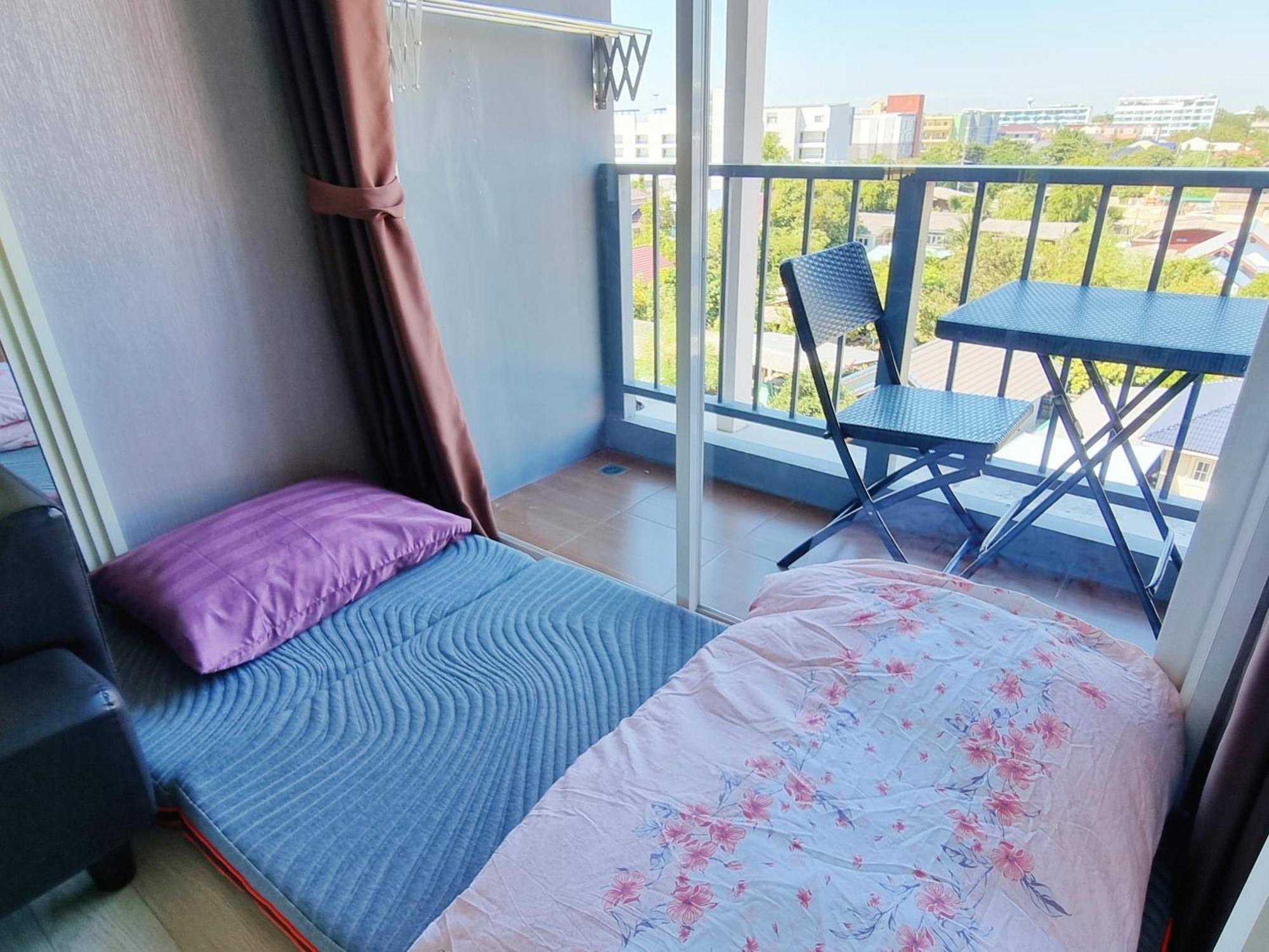 The Patio Bangsaen Apartment Exterior foto